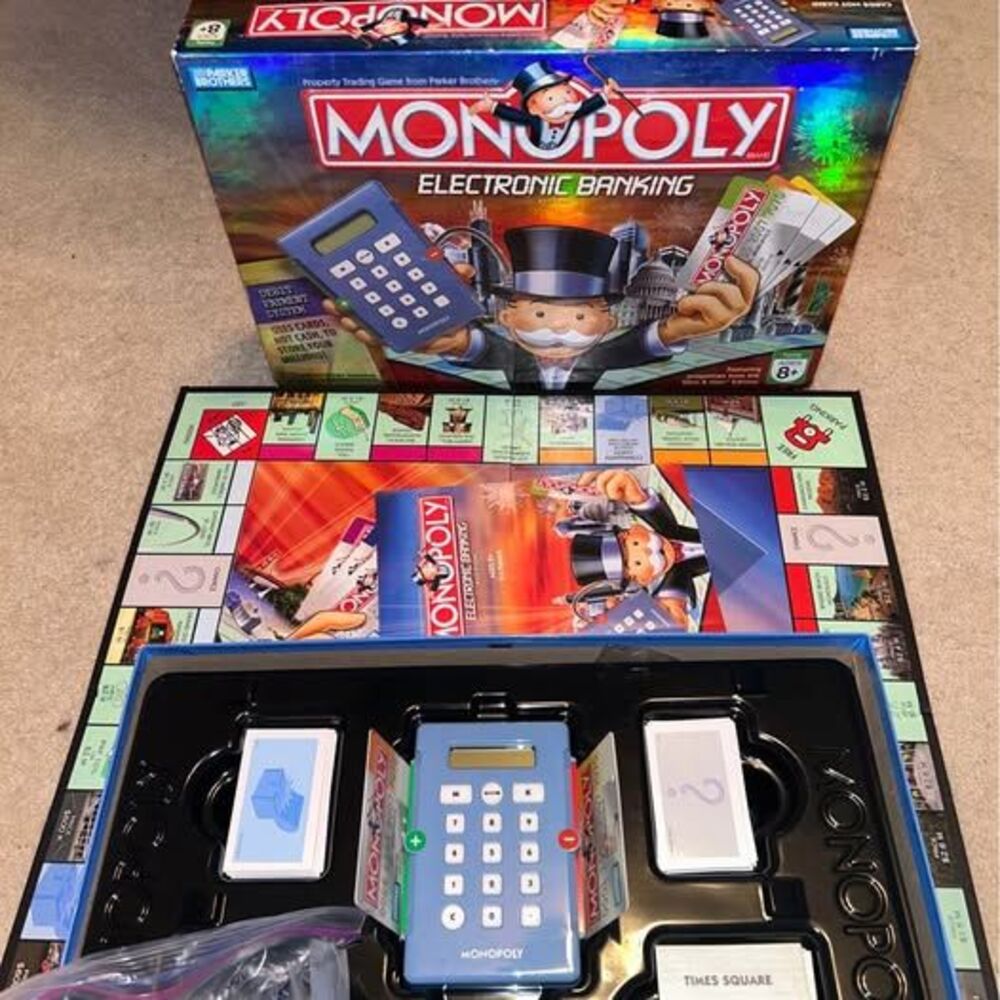 Monopoly electronic banking 2007 edition used complete good quality. Needs new b